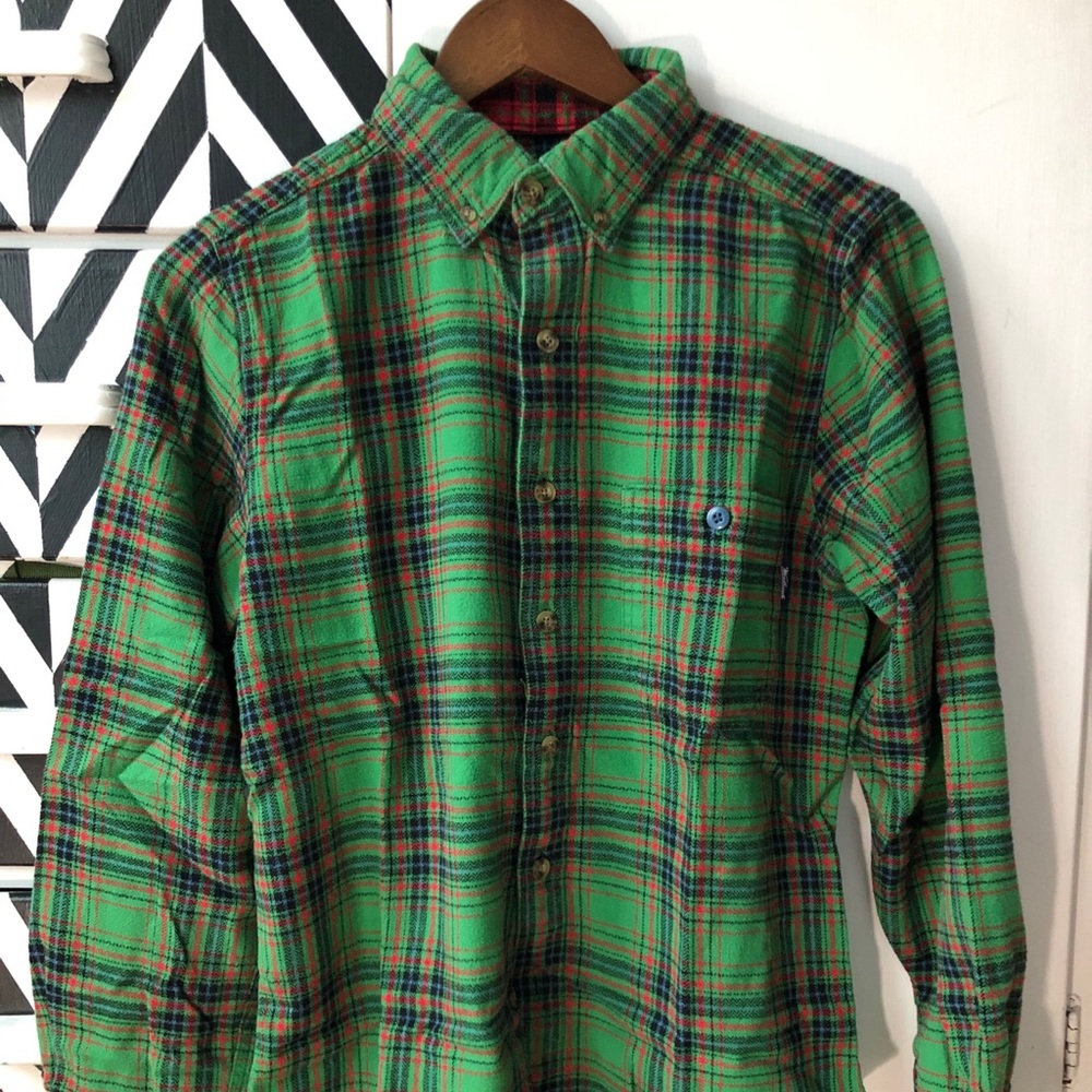 Woolrich Men’s small flannel button down - green